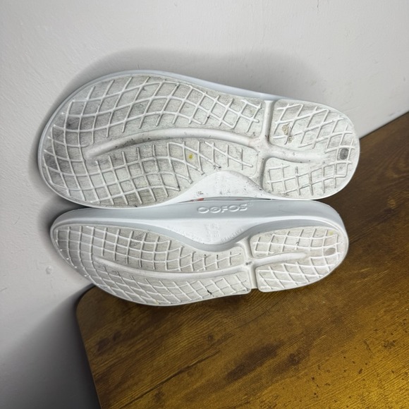 OOFOS OOahh Limited Edition Cherry Blossom Recovery Slides Women's Size 8 White - Picture 5 of 6